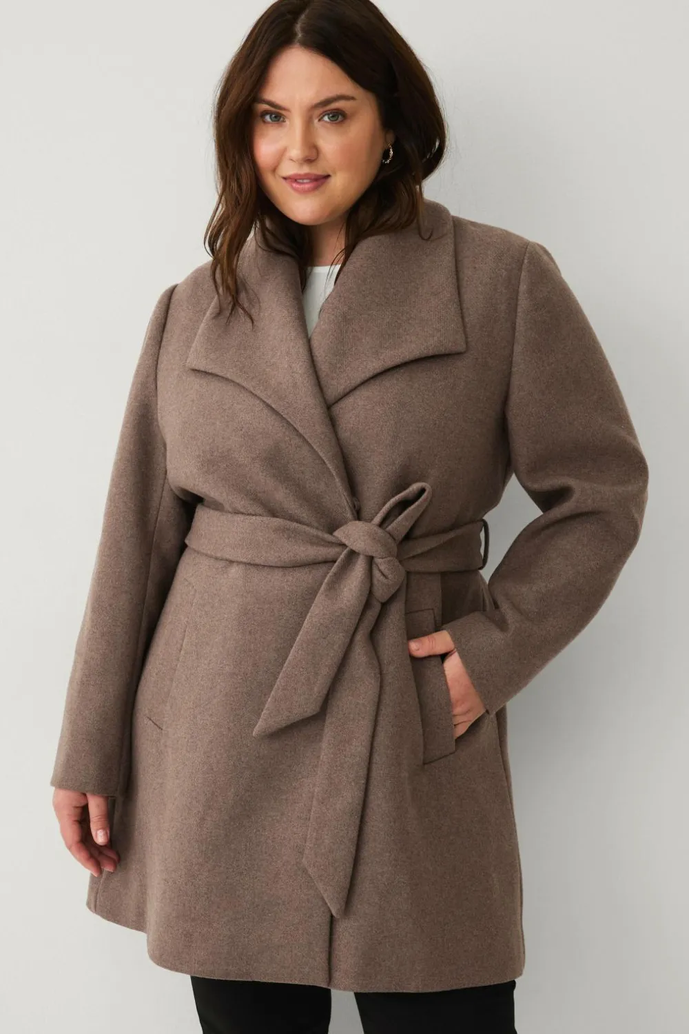 Ellos Plus collection Kappe med bindebælte brun Outlet