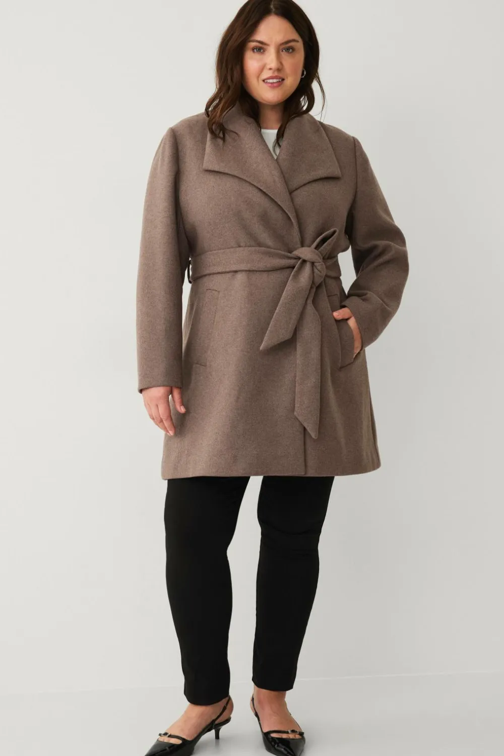 Ellos Plus collection Kappe med bindebælte brun Outlet