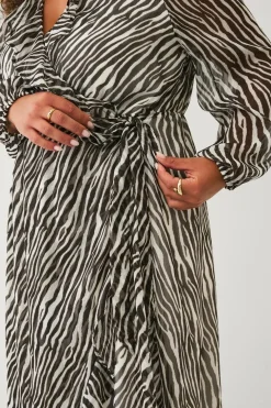 Ellos Plus collection Slå-om kjole med flæser Brun zebra Best