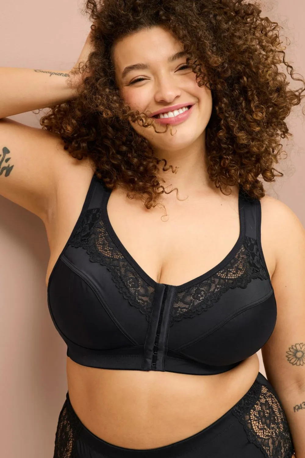 Ellos Plus collection Blød BH med blondedetaljer Sort