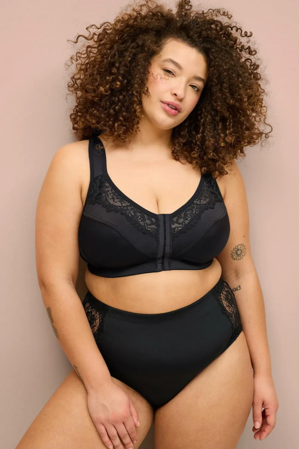 Ellos Plus collection Blød BH med blondedetaljer Sort