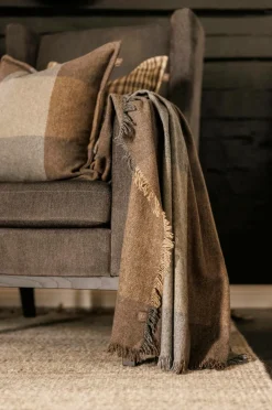 Halvor Bakke Tæpper & Plaider><noscript><img width=