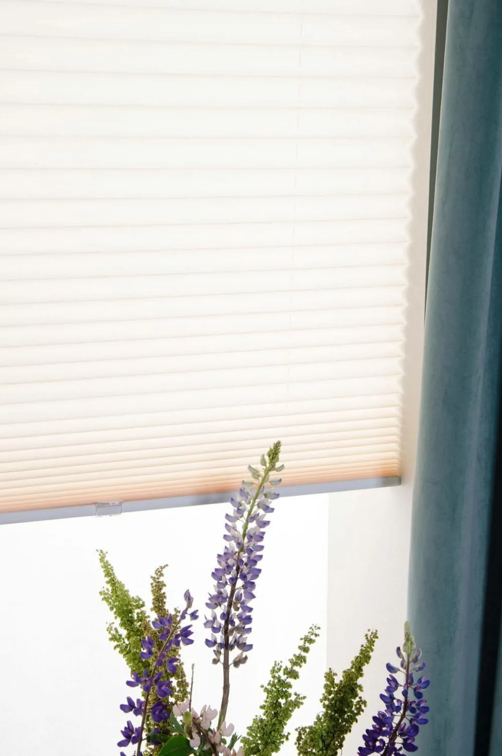 Hasta Plisségardin Elevate Hvid Clearance