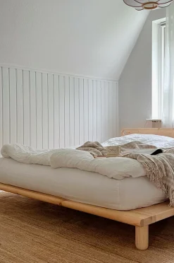 Karup Design Peek Bed Klart lakeret Hot