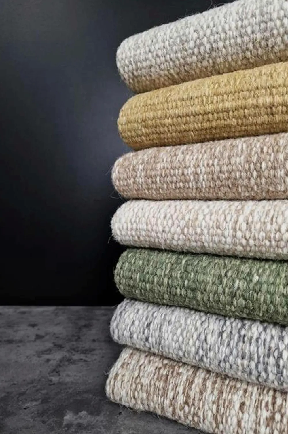 KM Home Uldtæpper>Uldtæppe Birka Grøn mat sort