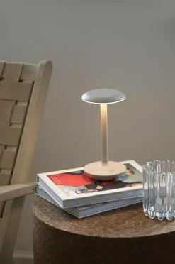 Markslöjd Udendørsbelysning|Genopladelige Lamper>Genopladelig bordlampe Petit B/O Greige