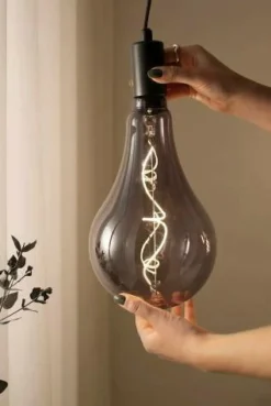 Markslöjd Lyskilder>Lyskilde Pear E27 4W Soft LED 168 mm Røgfarvet