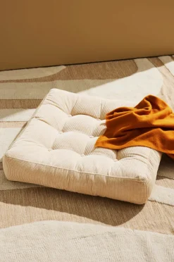 Pastill Luca gulvpude manchester 64x64x15 cm Cremefarvet fløjl Best