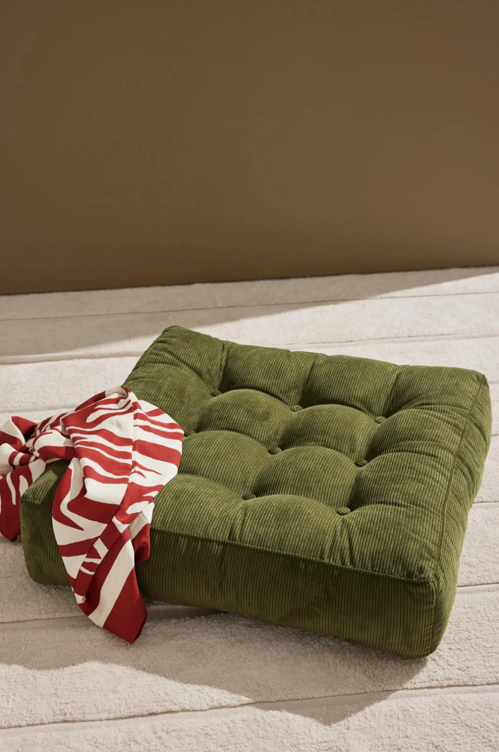 Pastill Puffer & Fodskamler>Luca gulvpude manchester 64x64x15 cm Flaskegrøn fløjlsbukser