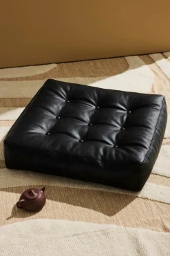 Pastill Puffer & Fodskamler>Luca gulvpude i vegansk læder 64x64x15 cm Sort PU