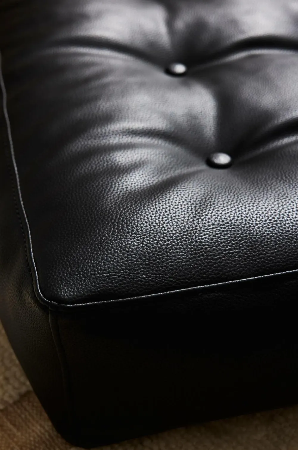 Pastill Puffer & Fodskamler>Luca gulvpude i vegansk læder 64x64x15 cm Sort PU