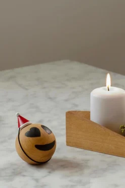 Spring Copenhagen Trædekoration Julemandshat til Spring CPOENHAGEN's Decorations Röd Outlet