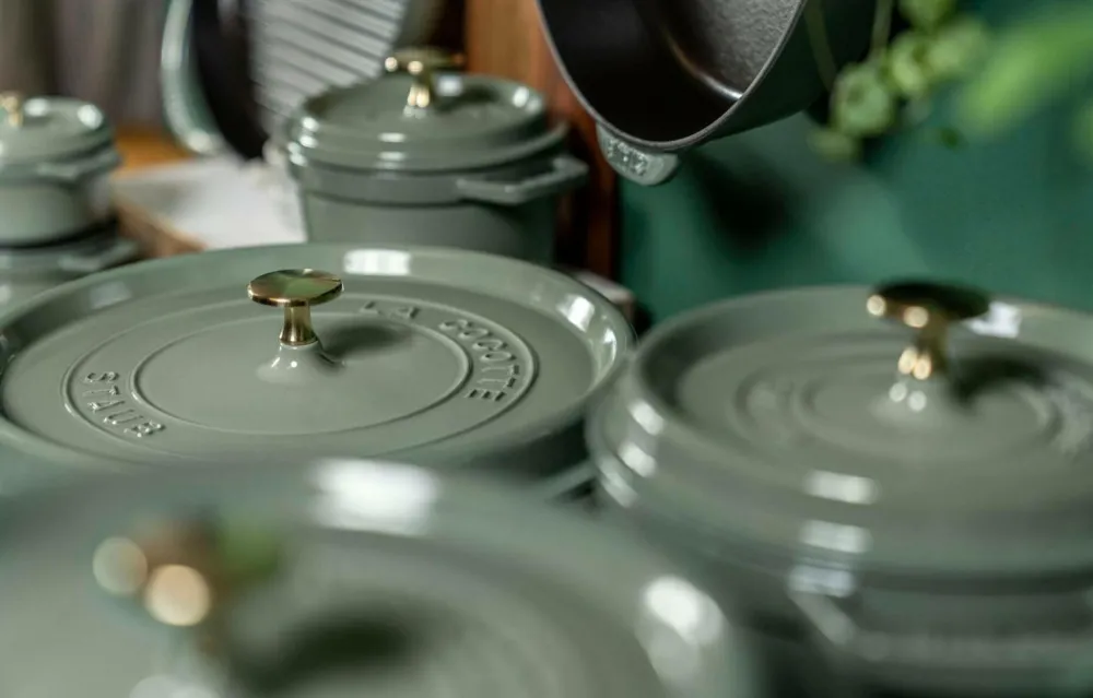 Staub Pander & Gryder>Gjutjärnsgryta 24 cm Eukalyptus Green