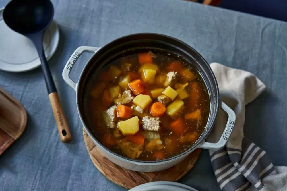 Staub Pander & Gryder>Gryde La Cocotte rund dyb 24 cm, 4,8 l White truffle