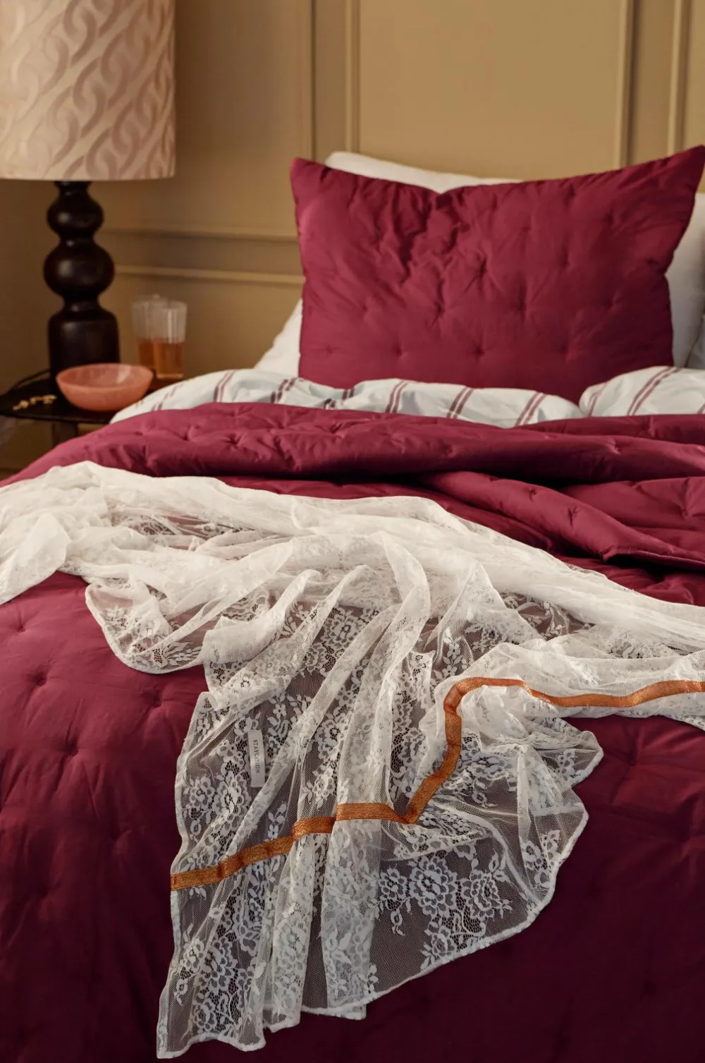 Staycation Sjalplaid Able i blonde Hvid/rødorange Hot