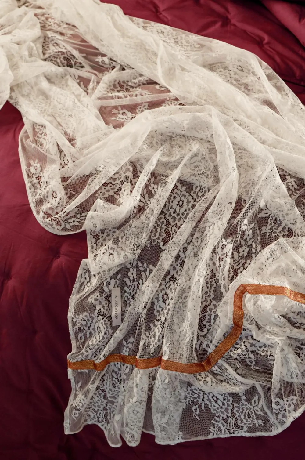 Staycation Sjalplaid Able i blonde Hvid/rødorange Hot