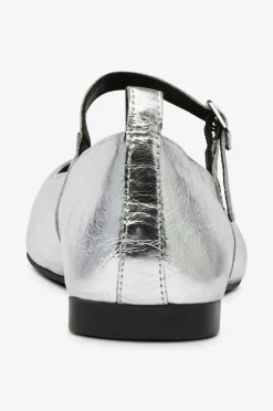 Vagabond Ballerinasko><noscript><img width=