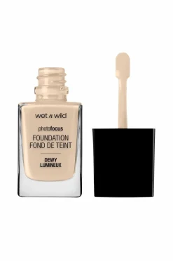 Wet n Wild Ansigt>Photo Focus Dewy Foundation Nude ivory
