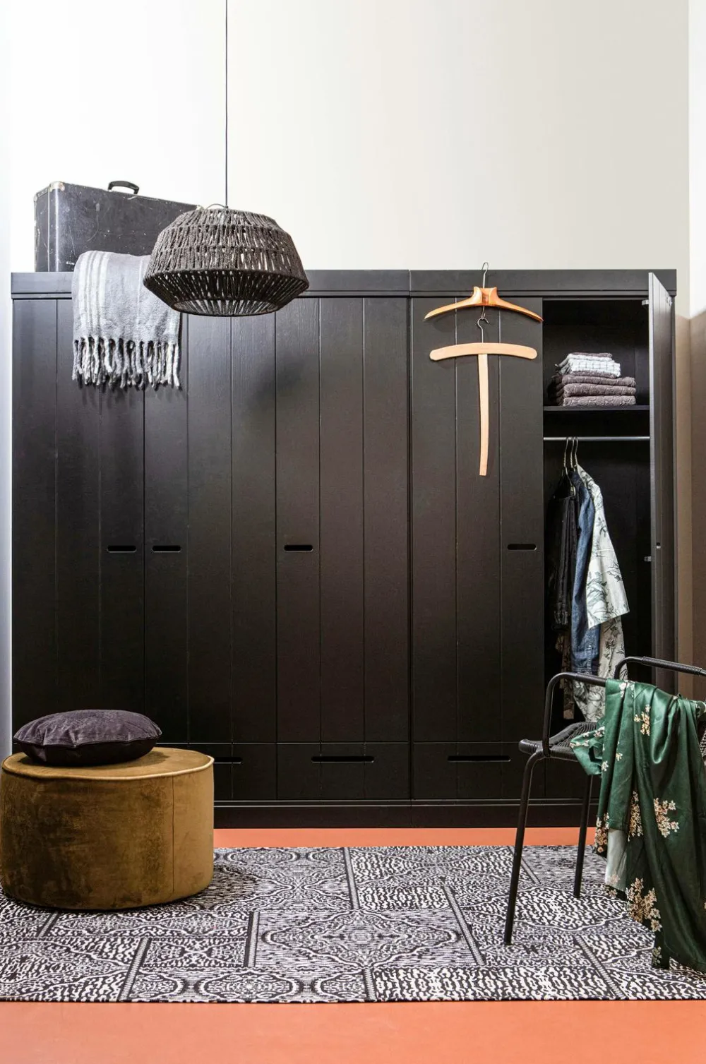 WOOOD Garderobeskabe>Garderobe Connect m struktur, H195xB140xD53 Black mdf/metal